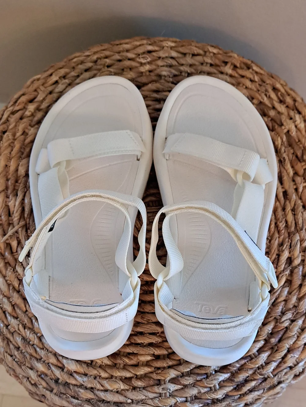 NWOT TEVA Womens Hurricane XLT2 Birch White Nylo /Rubber Athleisure Sandals 8